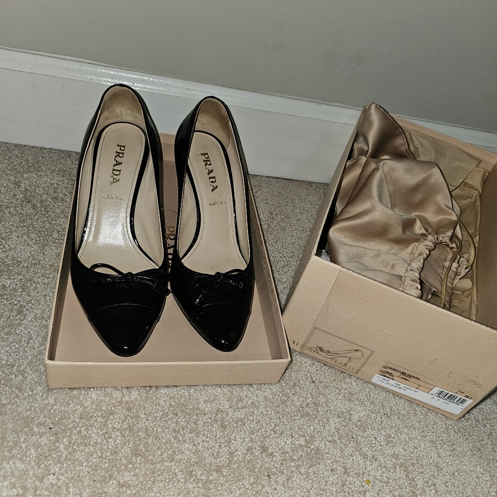 Prada Black Patent Leather Pumps Heels Bow 36.5 Box